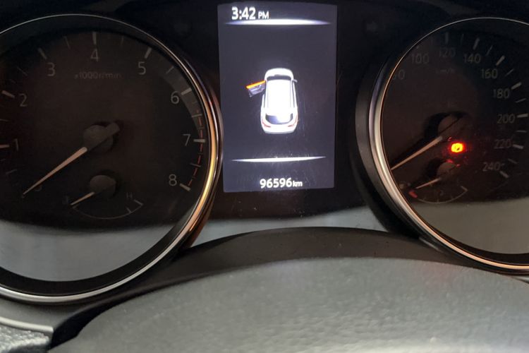 Used Nissan Qashqai 2019 2.0L CVT Luxury Edition Odometer Close Up