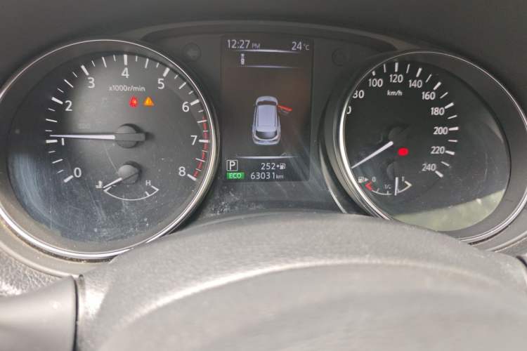 Used Nissan Qashqai 2019 2.0L CVT Luxury Edition Odometer Close Up