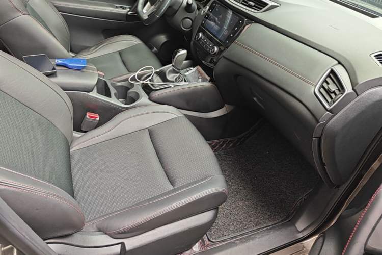 Used Nissan Qashqai 2019 2.0L CVT Luxury Edition Right Front Seat