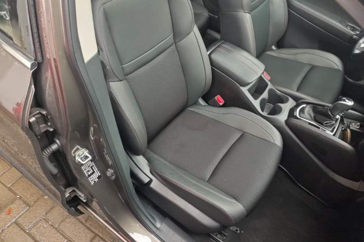 Used Nissan Qashqai 2019 2.0L CVT Luxury Edition Right Front Seat