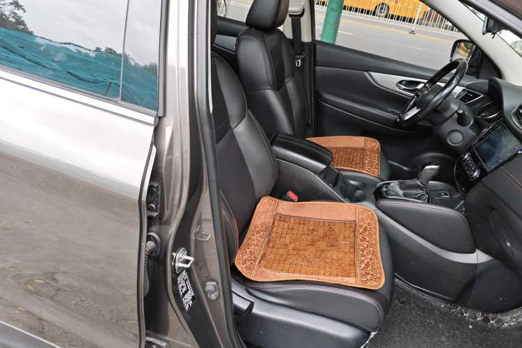 Used Nissan Qashqai 2019 2.0L CVT Luxury Edition Right Front Seat