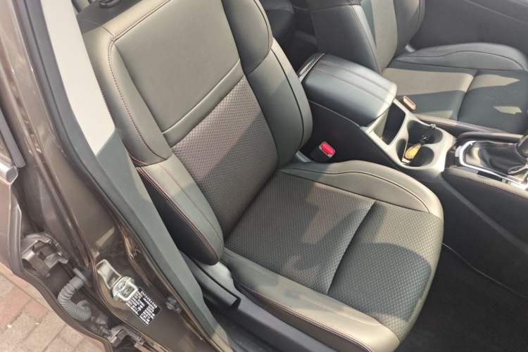 Used Nissan Qashqai 2019 2.0L CVT Luxury Edition Right Front Seat