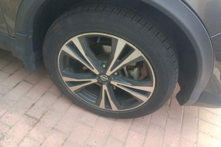 Used Nissan Qashqai 2019 2.0L CVT Luxury Edition Right Front Wheel Hub