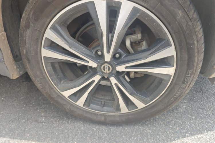Used Nissan Qashqai 2019 2.0L CVT Luxury Edition Right Front Wheel Hub