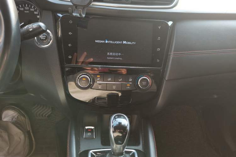 Used Nissan Qashqai 2019 2.0L CVT Luxury Edition Audio And AC Panel