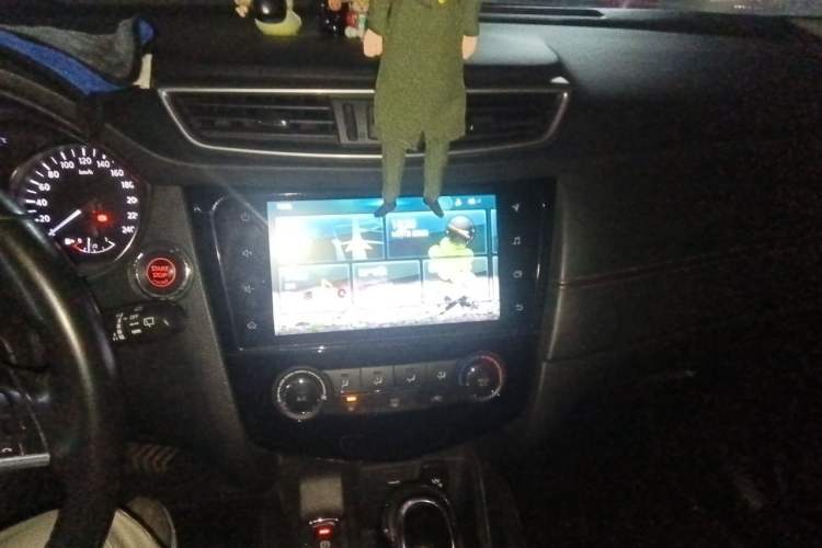 Used Nissan Qashqai 2019 2.0L CVT Luxury Edition Audio And AC Panel