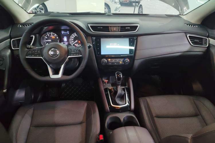 Used Nissan Qashqai 2019 2.0L CVT Luxury Edition Center Console