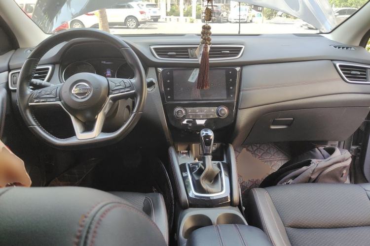 Used Nissan Qashqai 2019 2.0L CVT Luxury Edition Center Console
