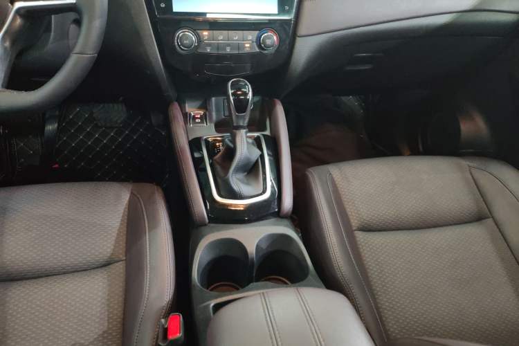 Used Nissan Qashqai 2019 2.0L CVT Luxury Edition Gear Lever