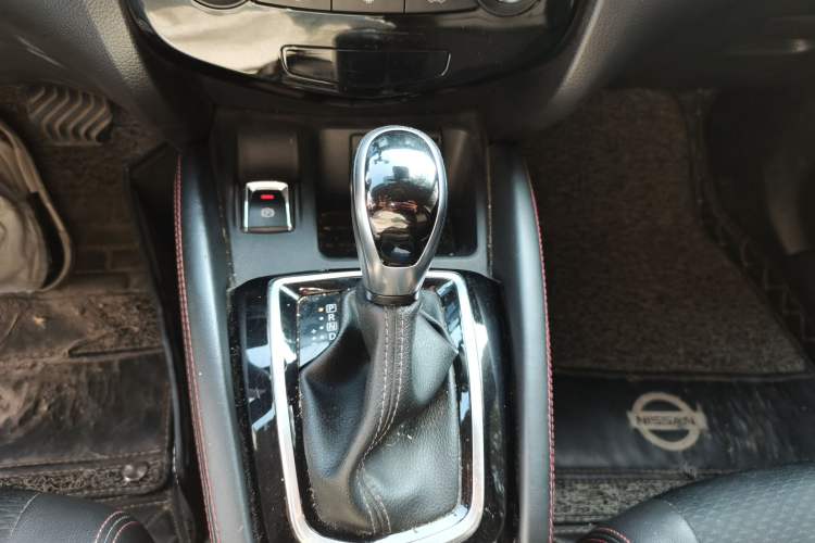 Used Nissan Qashqai 2019 2.0L CVT Luxury Edition Gear Lever