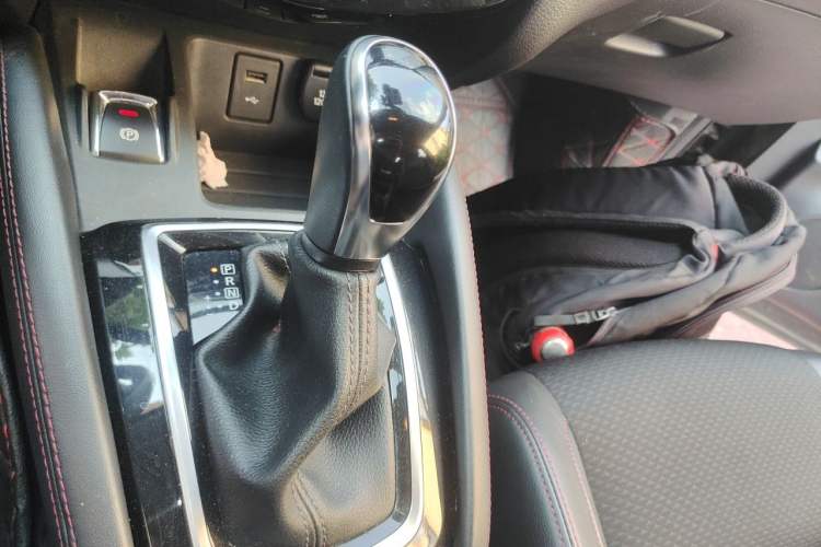 Used Nissan Qashqai 2019 2.0L CVT Luxury Edition Gear Lever
