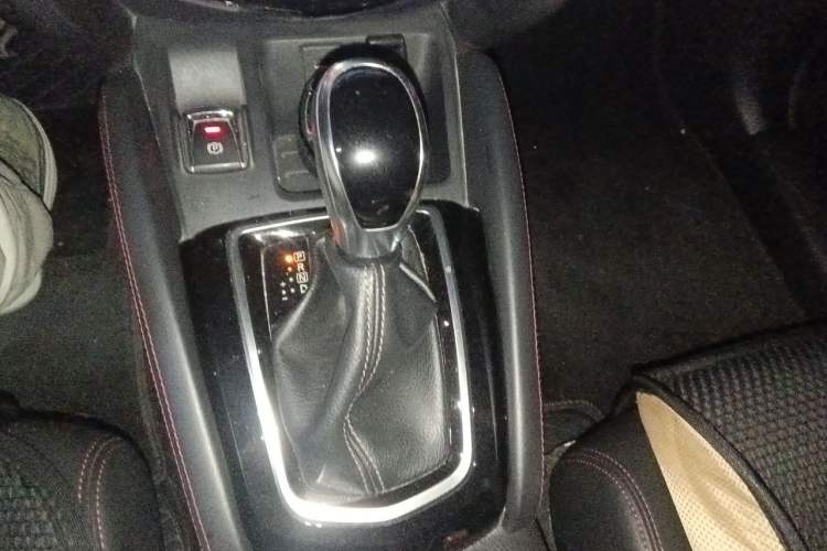 Used Nissan Qashqai 2019 2.0L CVT Luxury Edition Gear Lever