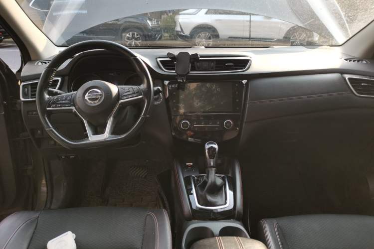Used Nissan Qashqai 2019 2.0L CVT Luxury Edition Interior 2