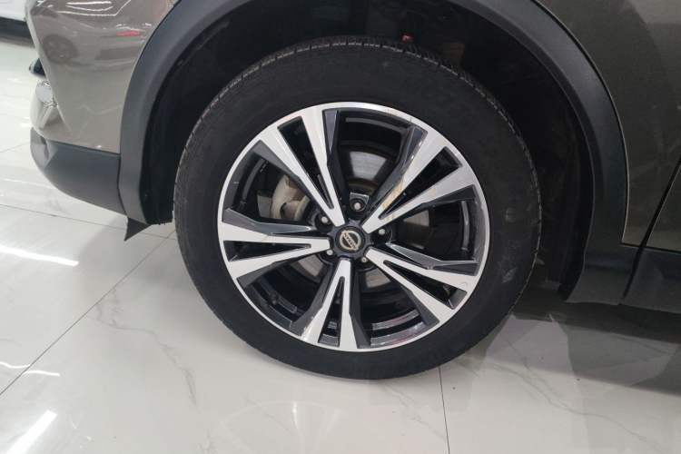 Used Nissan Qashqai 2019 2.0L CVT Luxury Edition Left Front Wheel Hub