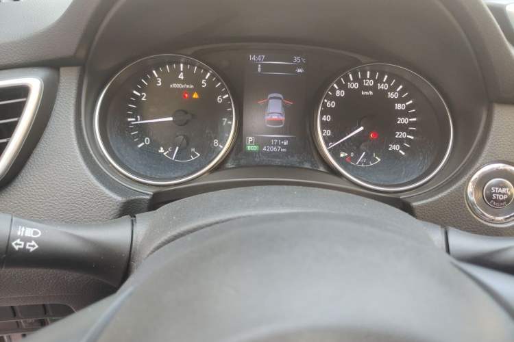 Used Nissan Qashqai 2019 2.0L CVT Luxury Edition Odometer Close Up