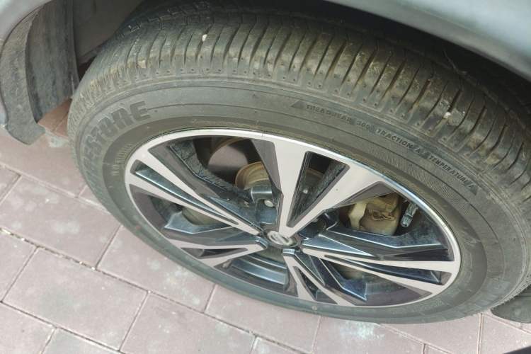 Used Nissan Qashqai 2019 2.0L CVT Luxury Edition Right Front Wheel Hub