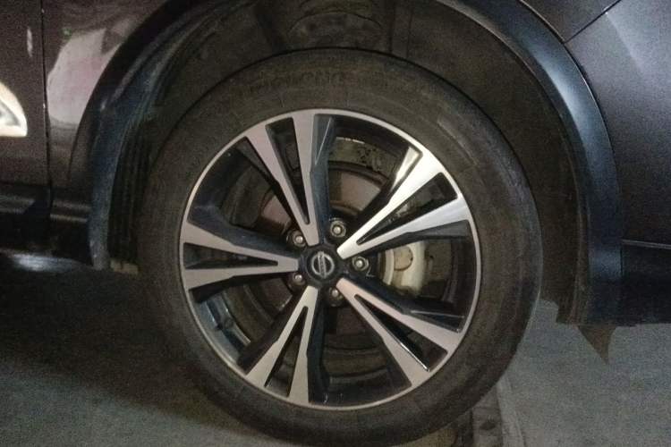 Used Nissan Qashqai 2019 2.0L CVT Luxury Edition Right Front Wheel Hub