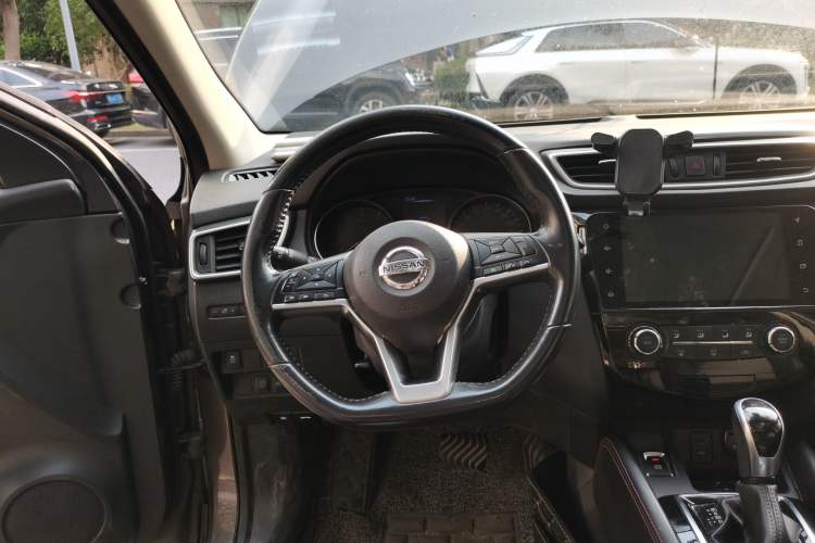 Used Nissan Qashqai 2019 2.0L CVT Luxury Edition Steering Wheel