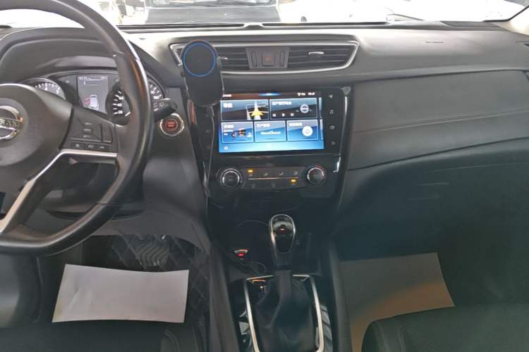 Used Nissan Qashqai 2019 2.0L CVT Luxury Edition Audio And AC Panel