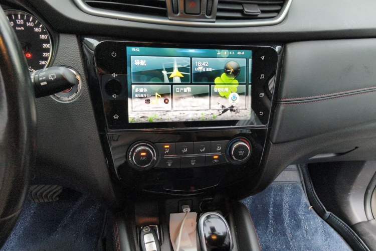 Used Nissan Qashqai 2019 2.0L CVT Luxury Edition Audio And AC Panel