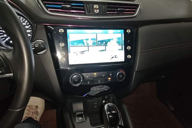Used Nissan Qashqai 2019 2.0L CVT Luxury Edition Audio And AC Panel