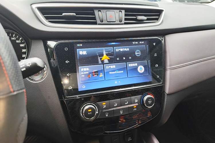 Used Nissan Qashqai 2019 2.0L CVT Luxury Edition Audio And AC Panel