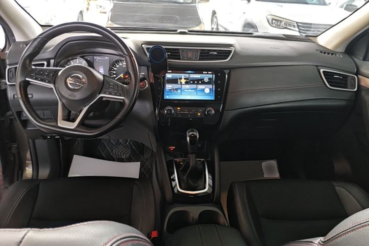 Used Nissan Qashqai 2019 2.0L CVT Luxury Edition Center Console
