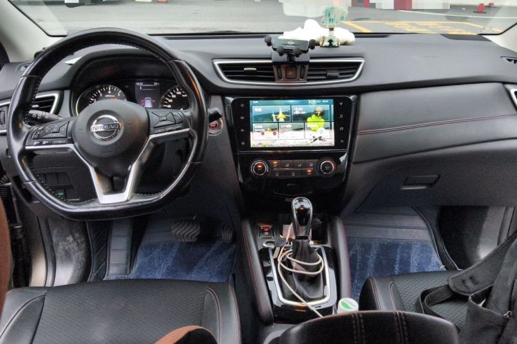 Used Nissan Qashqai 2019 2.0L CVT Luxury Edition Center Console