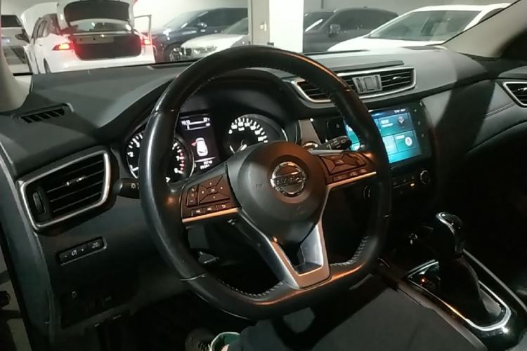 Used Nissan Qashqai 2019 2.0L CVT Luxury Edition Center Console