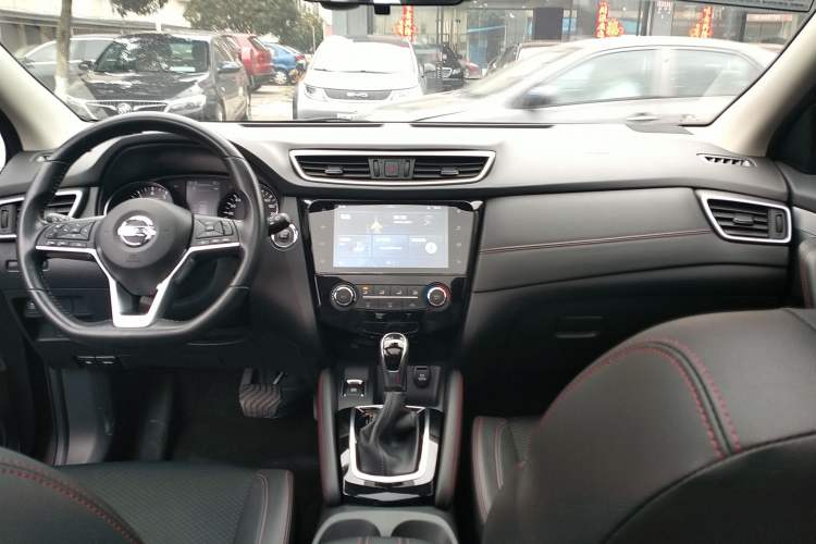 Used Nissan Qashqai 2019 2.0L CVT Luxury Edition Center Console