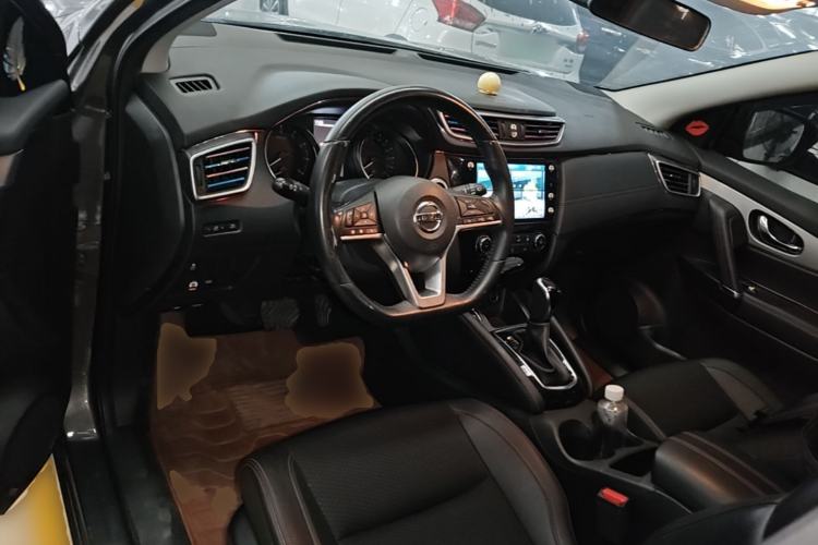 Used Nissan Qashqai 2019 2.0L CVT Luxury Edition Center Console