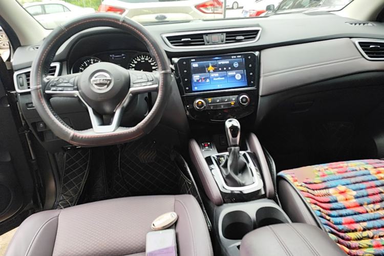 Used Nissan Qashqai 2019 2.0L CVT Luxury Edition Center Console