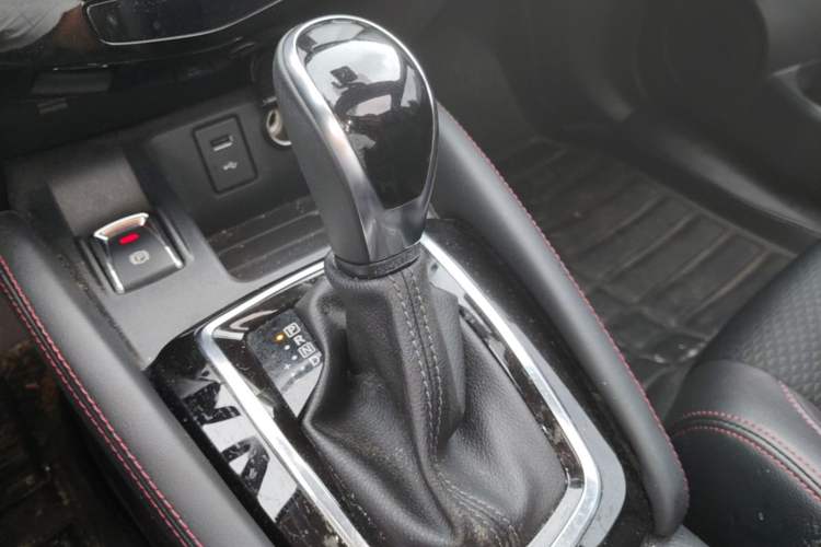 Used Nissan Qashqai 2019 2.0L CVT Luxury Edition Gear Lever