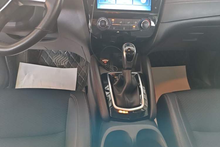Used Nissan Qashqai 2019 2.0L CVT Luxury Edition Gear Lever