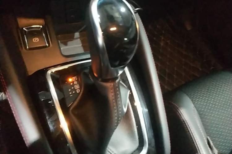 Used Nissan Qashqai 2019 2.0L CVT Luxury Edition Gear Lever