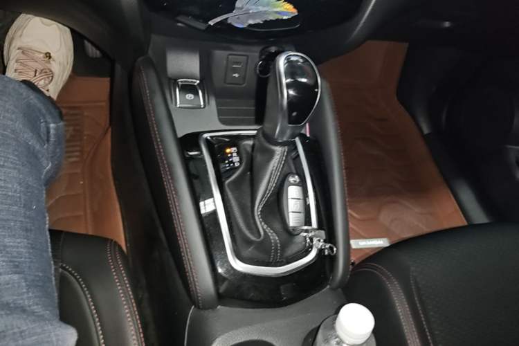 Used Nissan Qashqai 2019 2.0L CVT Luxury Edition Gear Lever