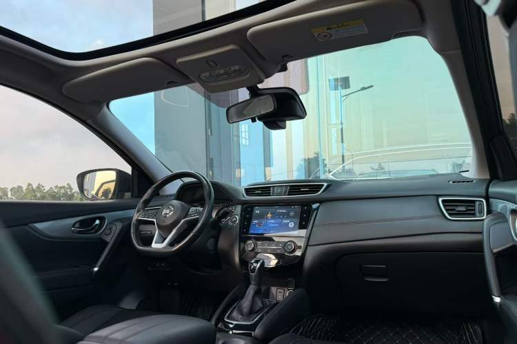 Used Nissan Qashqai 2019 2.0L CVT Luxury Edition Interior 2