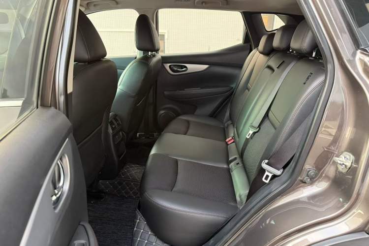 Used Nissan Qashqai 2019 2.0L CVT Luxury Edition Interior 4