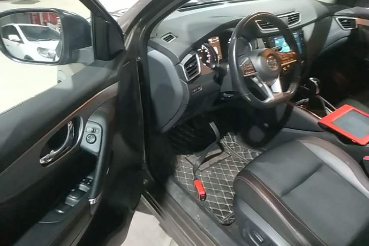 Used Nissan Qashqai 2019 2.0L CVT Luxury Edition Left Front Seat