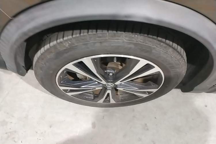 Used Nissan Qashqai 2019 2.0L CVT Luxury Edition Left Front Wheel Hub