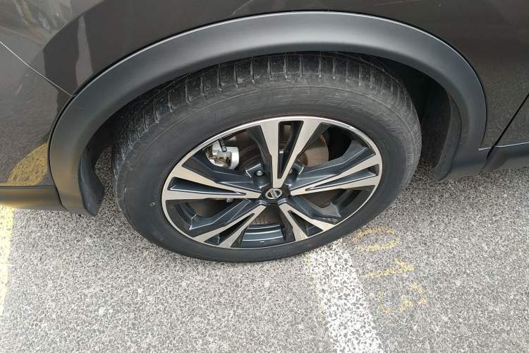 Used Nissan Qashqai 2019 2.0L CVT Luxury Edition Left Front Wheel Hub