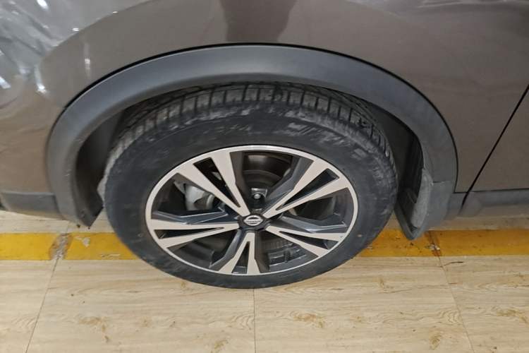 Used Nissan Qashqai 2019 2.0L CVT Luxury Edition Left Front Wheel Hub