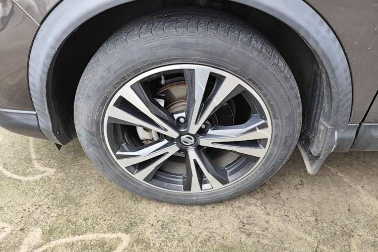 Used Nissan Qashqai 2019 2.0L CVT Luxury Edition Left Front Wheel Hub