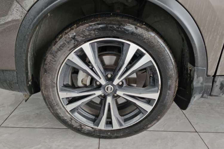 Used Nissan Qashqai 2019 2.0L CVT Luxury Edition Left Front Wheel Hub