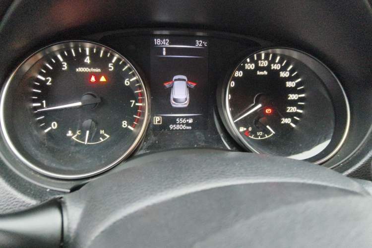 Used Nissan Qashqai 2019 2.0L CVT Luxury Edition Odometer Close Up