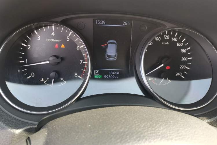 Used Nissan Qashqai 2019 2.0L CVT Smart Enjoyment Version Odometer Close Up
