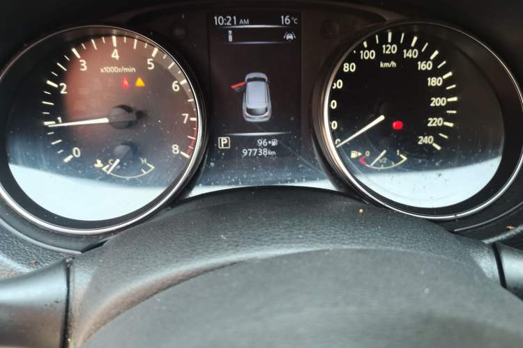 Used Nissan Qashqai 2019 2.0L CVT Luxury Edition Odometer Close Up