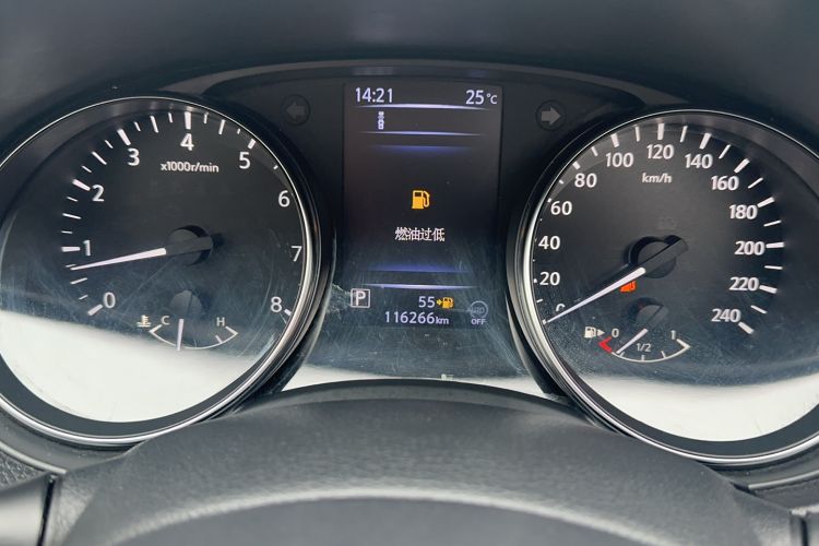 Used Nissan Qashqai 2019 2.0L CVT Luxury Edition Odometer Close Up