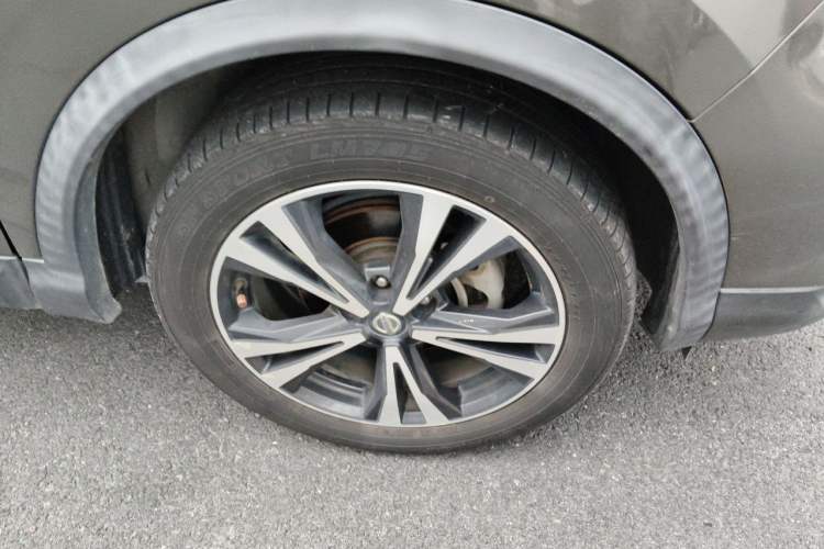 Used Nissan Qashqai 2019 2.0L CVT Luxury Edition Right Front Wheel Hub