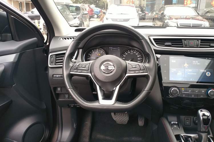 Used Nissan Qashqai 2019 2.0L CVT Luxury Edition Steering Wheel